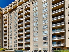 Building Photo - 3225 Turtle Creek Blvd