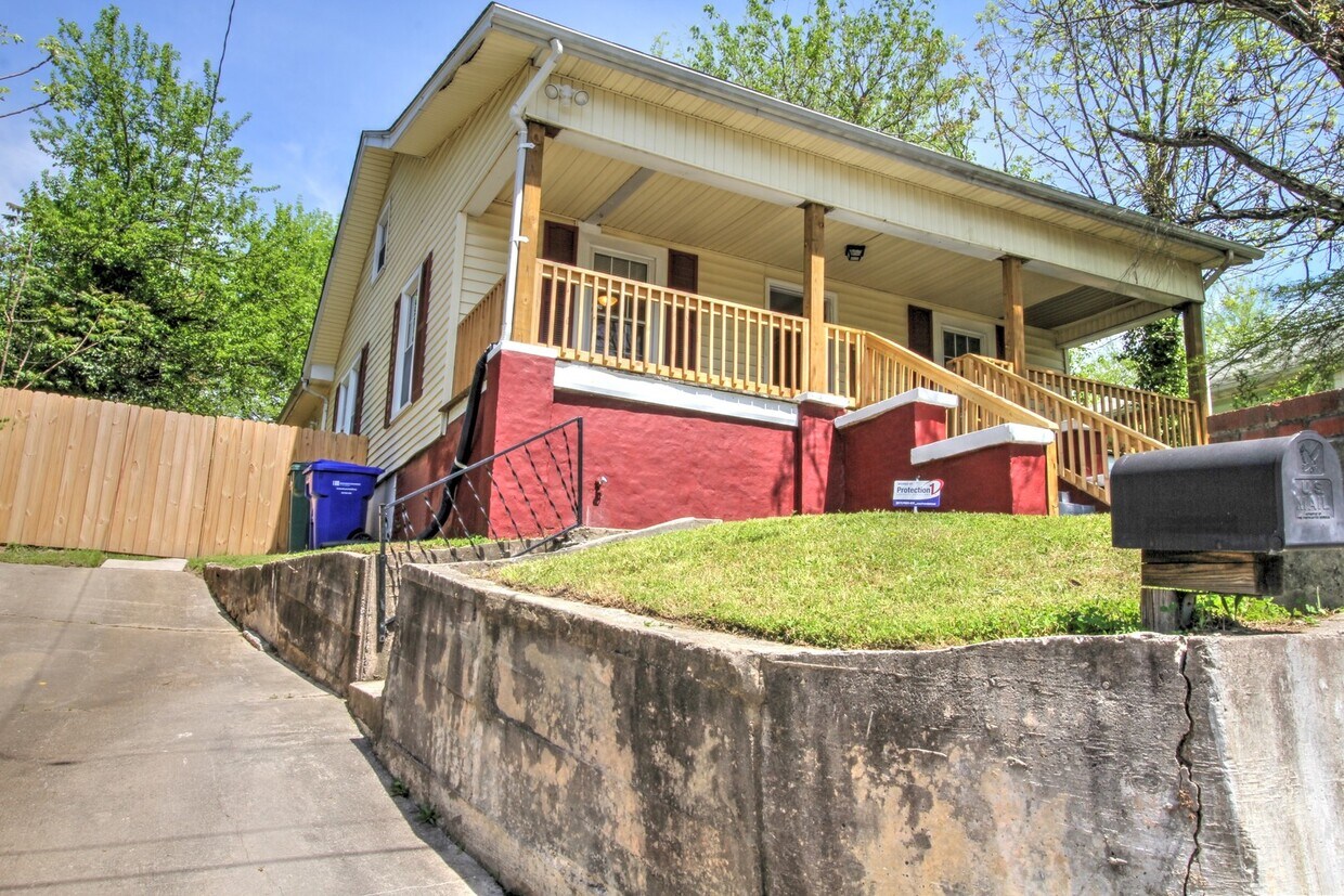 Primary Photo - Craftsman bungalow with large fenced yard ...