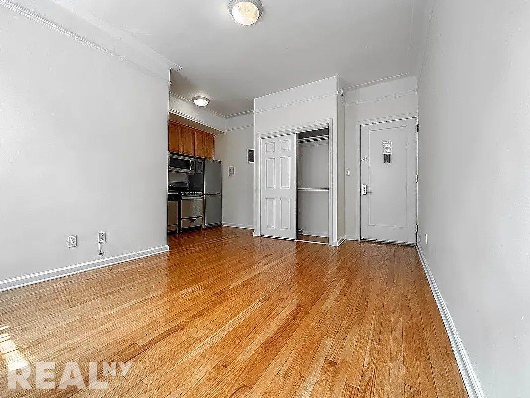 Primary Photo - 117 W 13th St