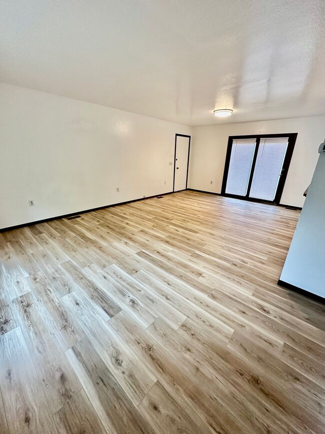 Building Photo - 3 Bedroom Home for Rent in North Pole!