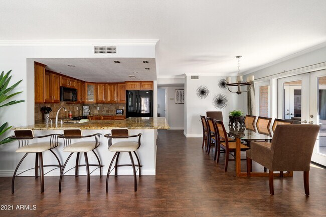 Foto del edificio - 4911 N 74th St