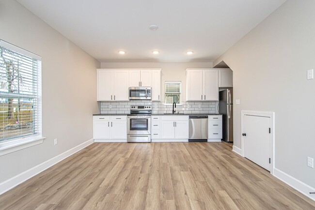 Interior Photo - 1 Bed 1 Bath Luxury Energy Efficient Townh...