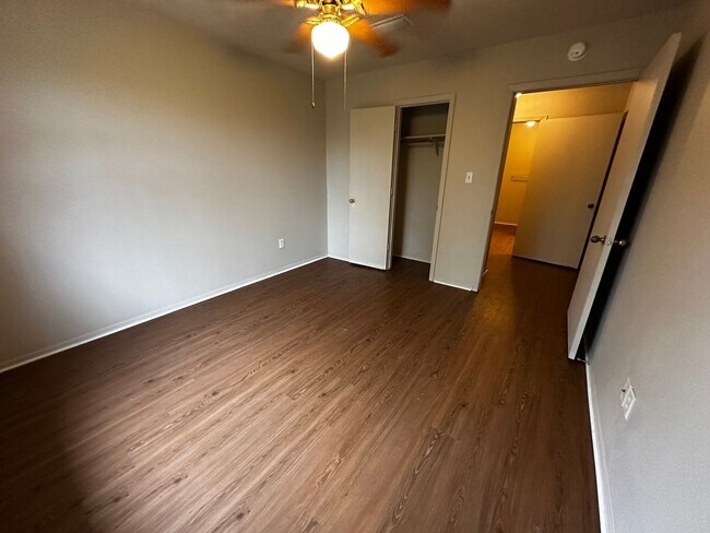 Foto del edificio - 1/1 Apartment - **HUD Accepted** (upstairs)