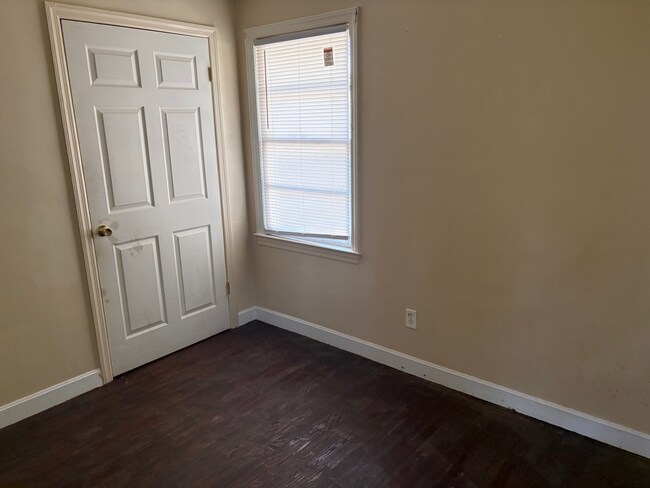 Foto del edificio - 5214 Palmetto Ln