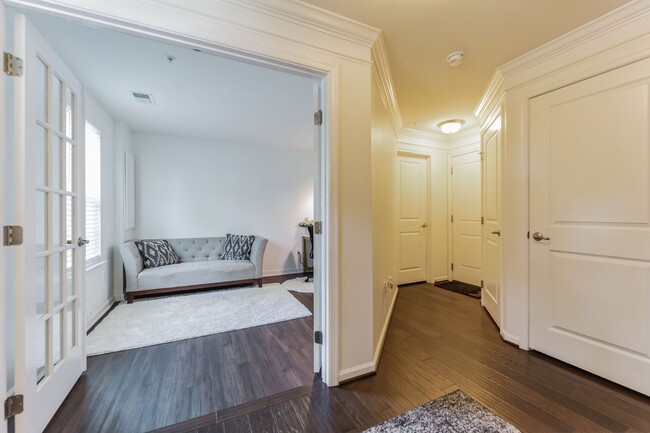 Building Photo - Beautiful 3 bed 2.5 bath townhouse for ren...