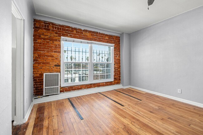 Foto del edificio - 109 S Normandie Ave