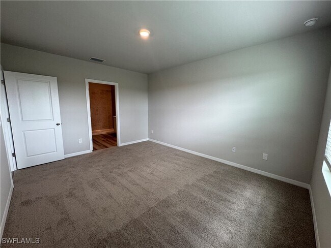 Building Photo - 726 Oakridge Ave S