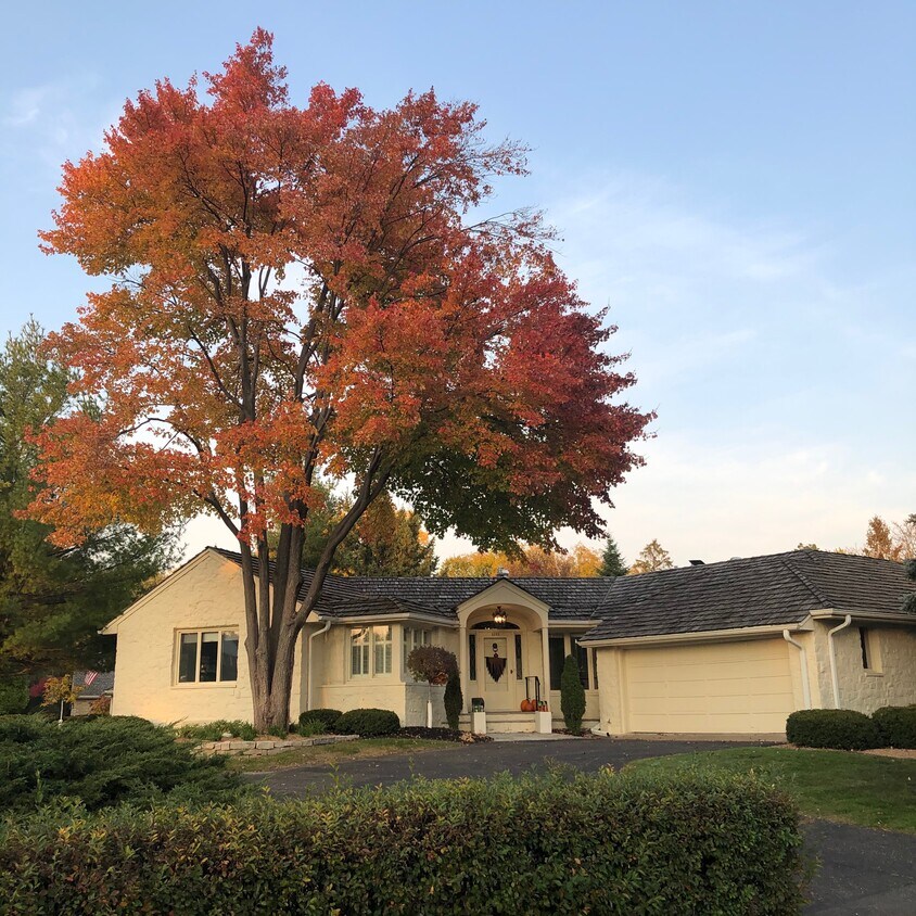 5525 Woodcrest Dr, Minneapolis, MN 55424 House Rental in Minneapolis