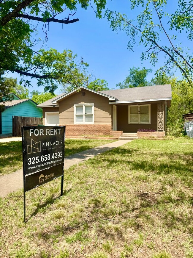 Foto del edificio - Coming Soon! Cozy 2-Bedroom Home w/ Fenced...