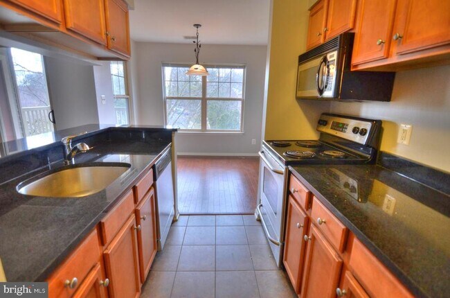 Building Photo - 1707 Ascot Way