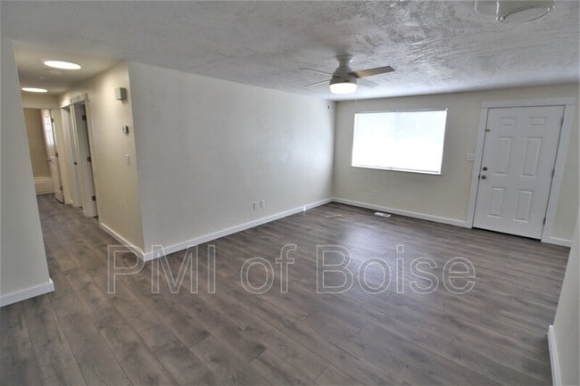 Foto del edificio - 3240 W Malad St