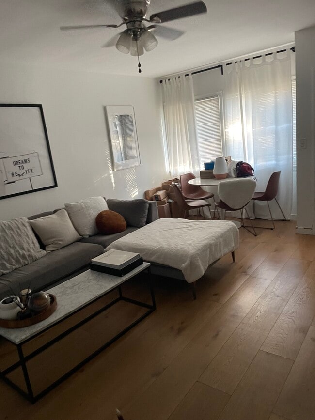 lounge - 2202 Penmar Ave