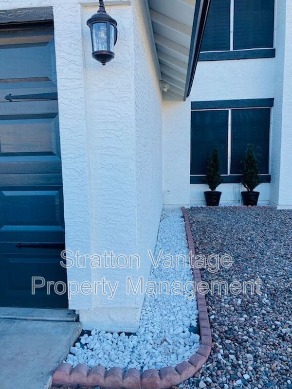 Building Photo - 402 S Laveen Dr