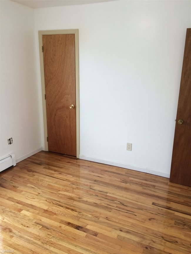 Building Photo - 761 Snediker Ave