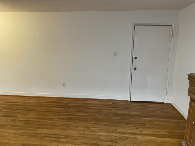 Building Photo - 2298 17th St NW