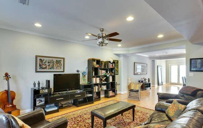 Building Photo - 1424 Parkwood Pl NW