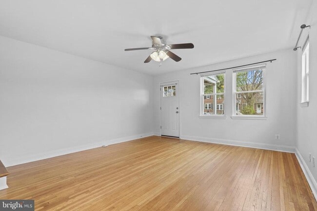 Building Photo - 227 Willow Ave