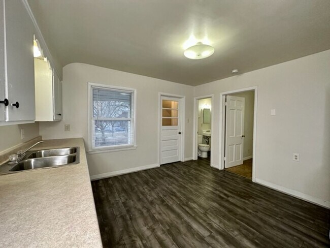 Foto del edificio - 1017 N Webster Ave