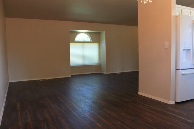 Building Photo - 2130 Crystal River Dr