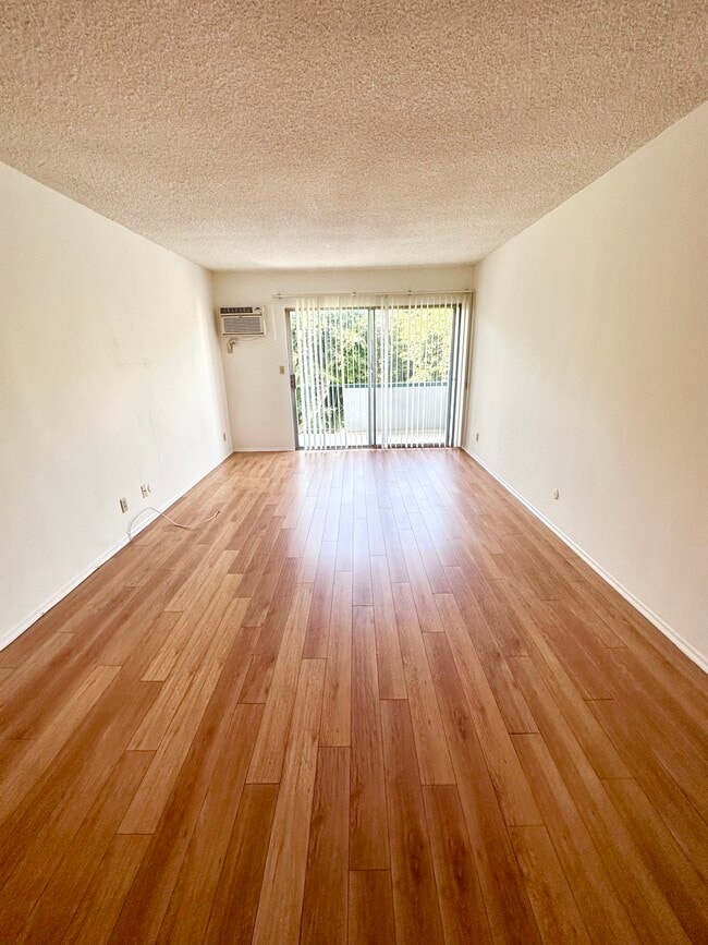 Building Photo - 440 N Hayworth Ave