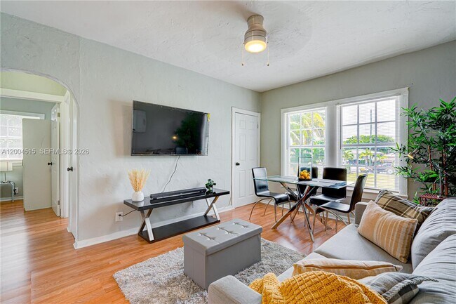 Foto del edificio - 227 SW 30th Ave