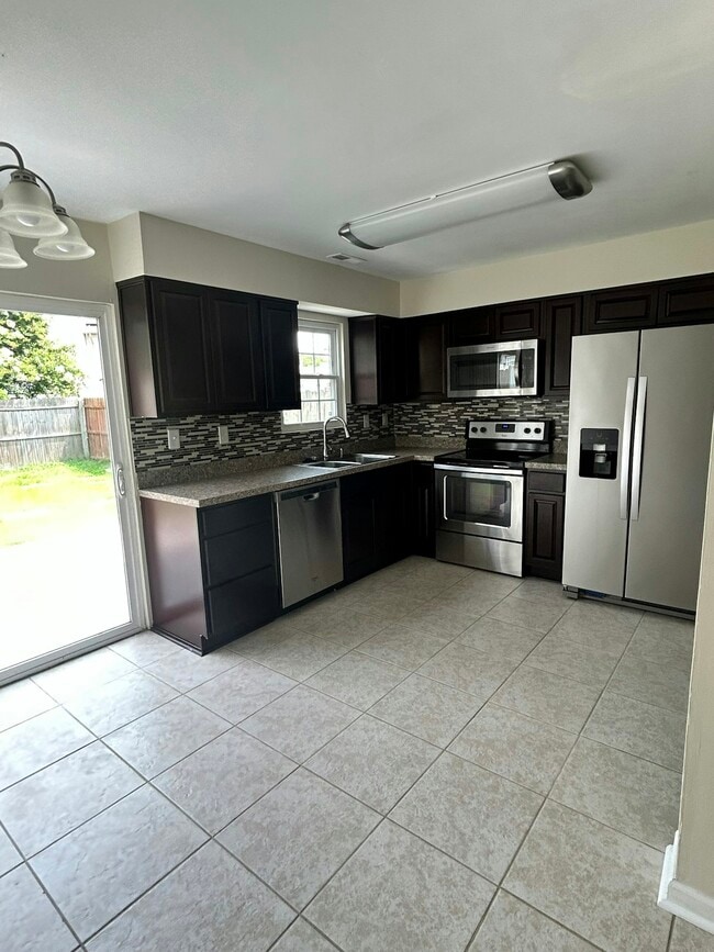 Building Photo - 718 Spence Cir