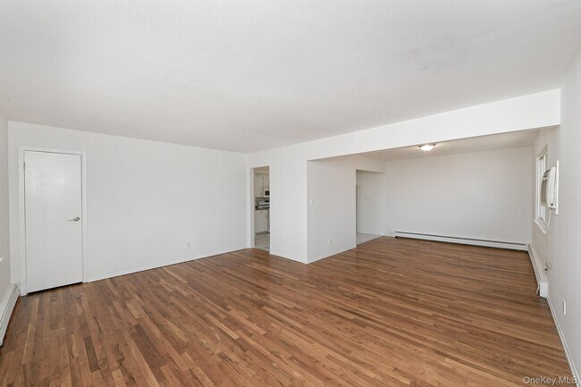 Foto del edificio - 8 Harbor Hill Rd