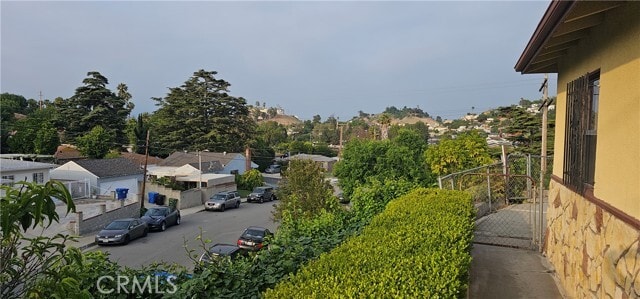 Foto del edificio - 2484 N Ditman Ave