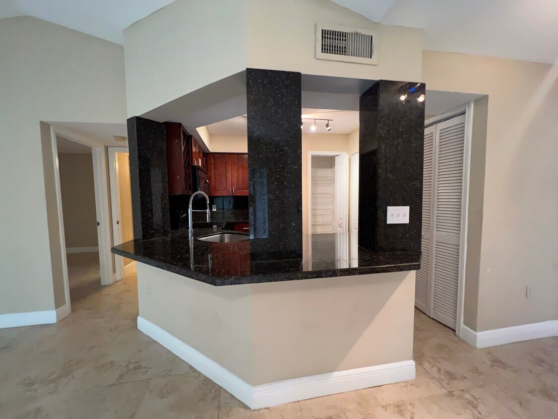 Foto principal - 2460 NW 33rd St