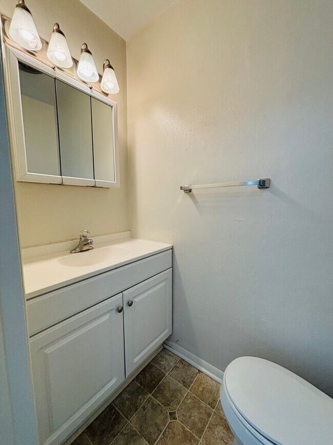 Foto del edificio - 2 Bedroom, 1.5 Bath Townhouse