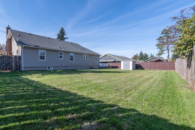 Building Photo - 4336 NE 49th Ave