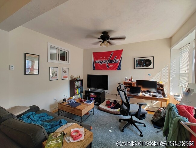 Building Photo - 1054 Cambridge St