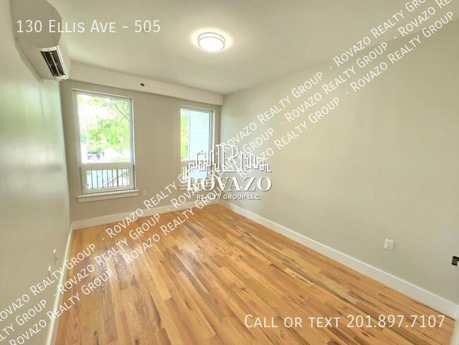 Building Photo - 130 Ellis Ave-- 3 bedrooms 2 baths in Irvi...