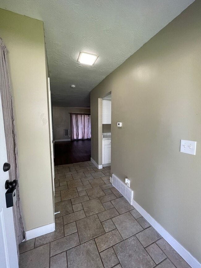 Building Photo - Beautiful 2 bed in Clearfield!