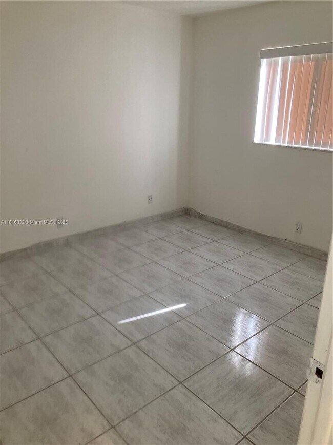 Foto del edificio - 812 NE 2nd St