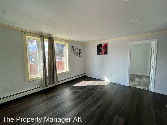 Building Photo - 4 br, 2 bath House - 308 Haines Ave. #Upst...