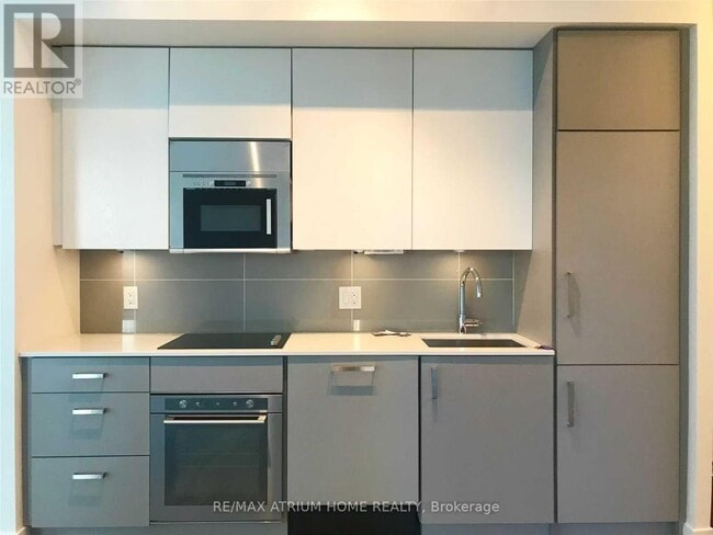 Building Photo - 17 Dundonald St