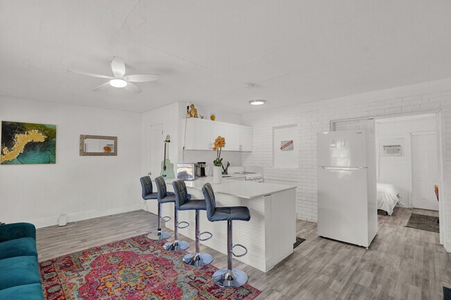 Foto del edificio - 7871 Terrace Rd