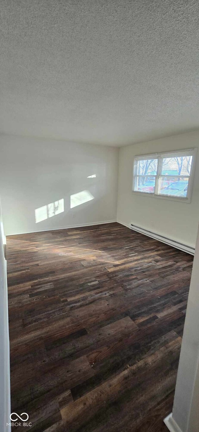 Foto del edificio - 570 US-52