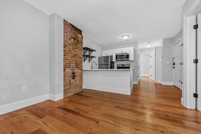 Building Photo - 148 Bremen St