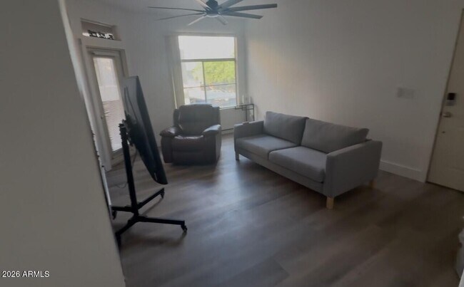 Foto del edificio - 3830 E Lakewood Pkwy E