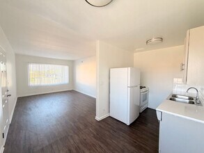 Building Photo - 5311 Normandie Ave