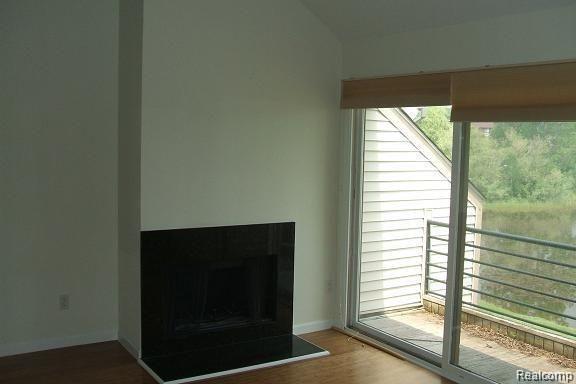 Building Photo - 2840 Davison Ave