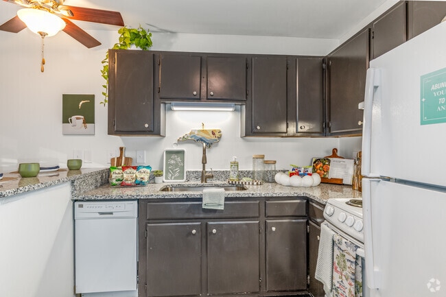 1BR, 1BA - 540SF - Kitchen - Wilmington Commons Apartments