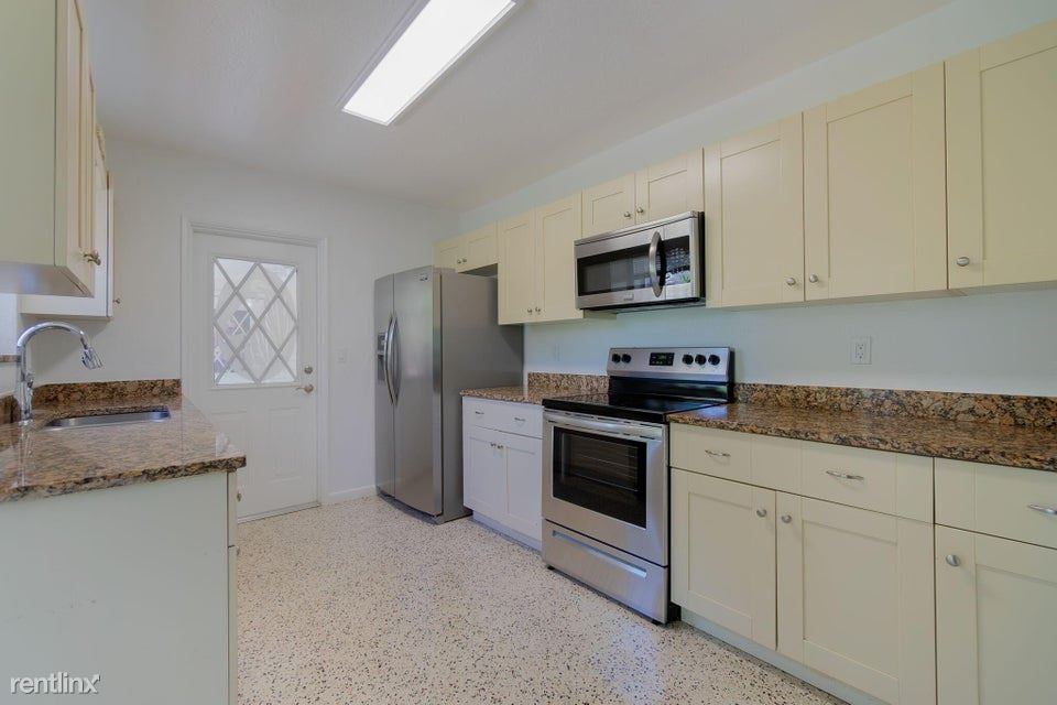 Foto principal - 3 br, 2 bath House - 5324 Lake Osborne Dr