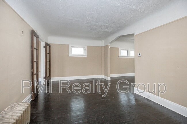 Foto del edificio - 888 Evangeline Rd