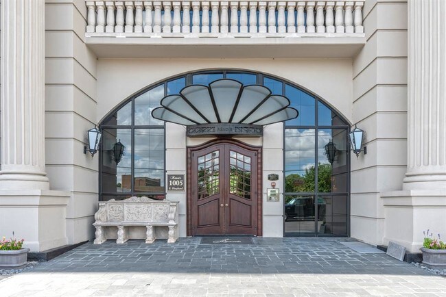 Foto del edificio - 1005 S Shepherd Dr