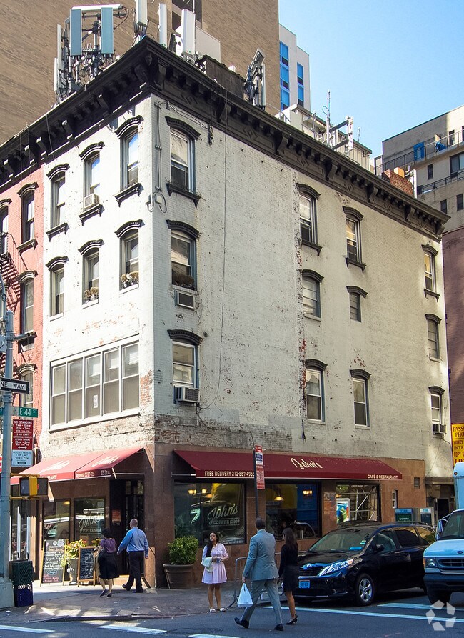 Foto del edificio - 248 E 44th St