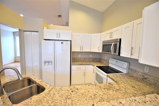 Building Photo - 803 Savannah Falls Dr
