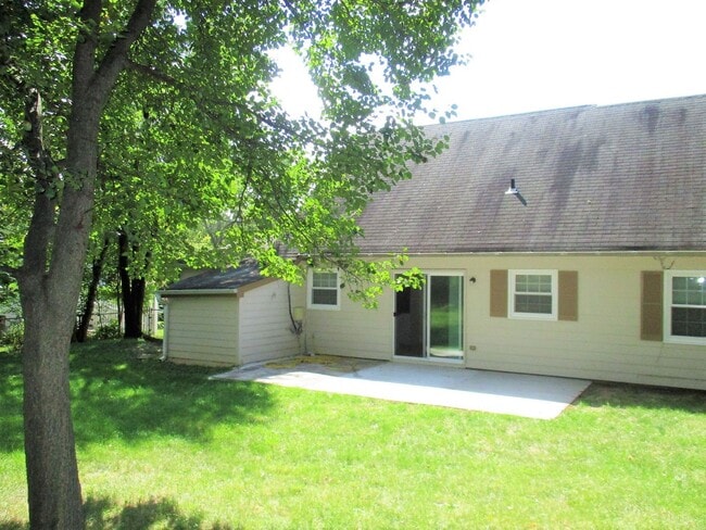 Building Photo - Beautiful 4 Bed 2 Bath Home Sitting On A Spacious Lot In Serene Greenbriar